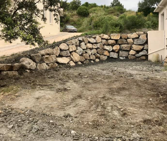 Mise en place d’enrochement aux Chartreuses du Boulou