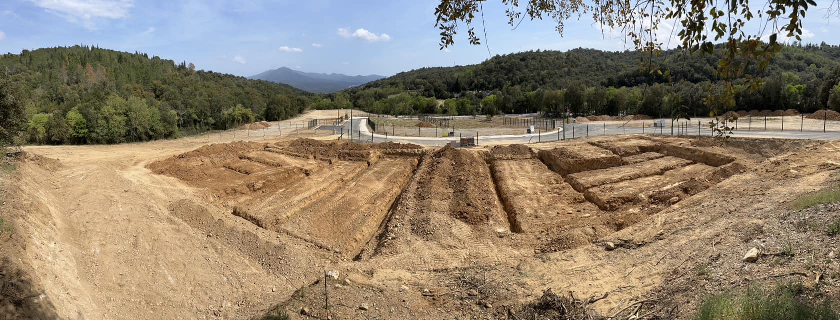 Terrassement de deux maisons individuelles à Vives, 1700m3 de terres évacuées et terrassement des fondations