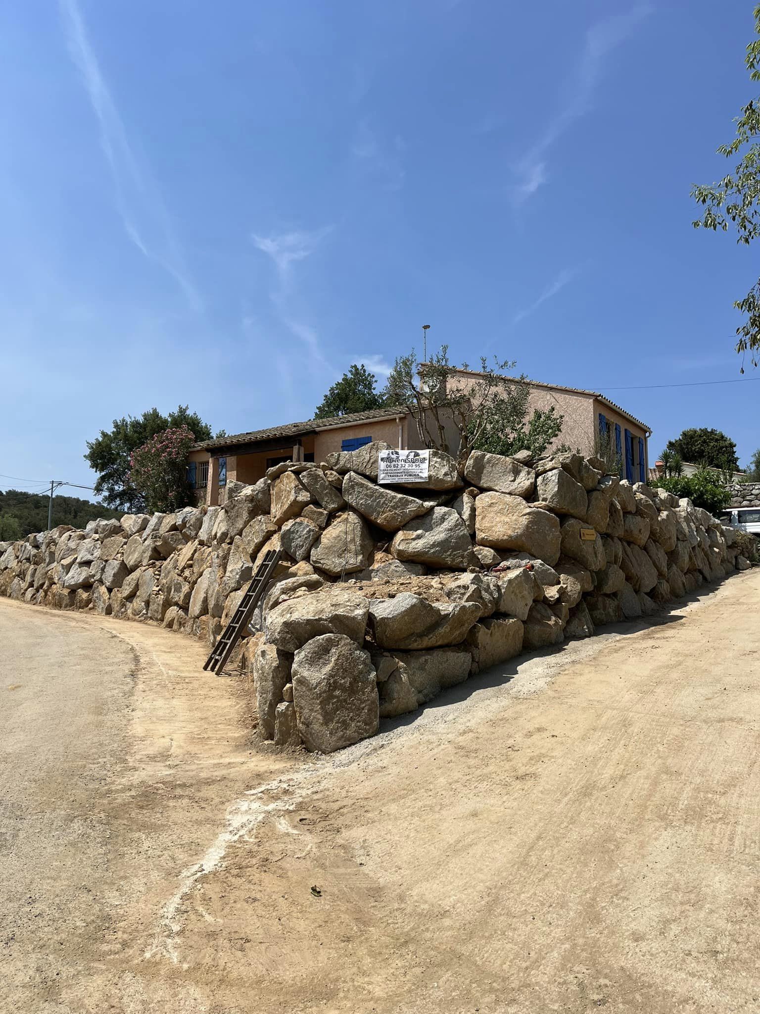 Enrochement sur la commune de Vives