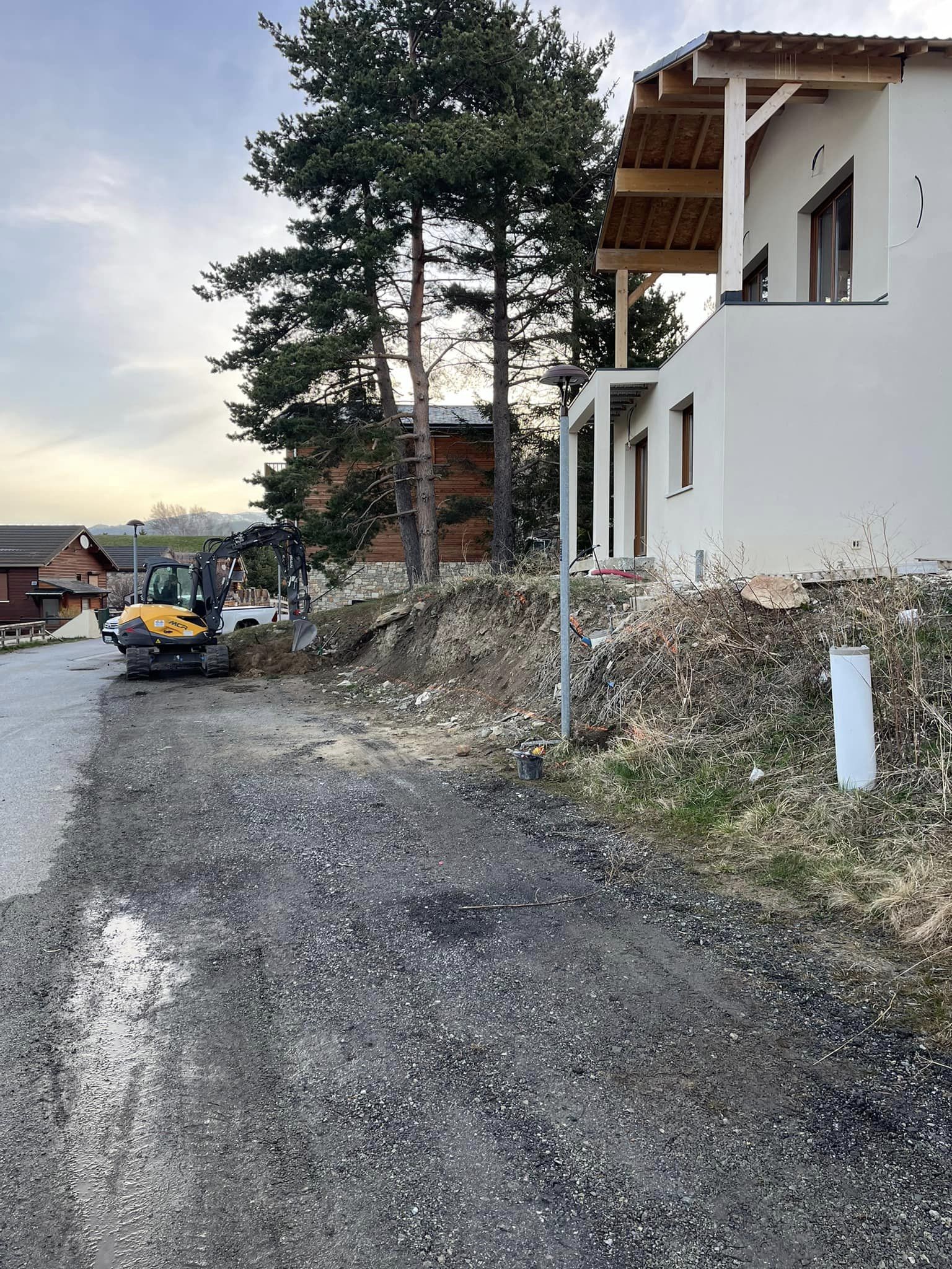 Enrochement à Matemale dans les Pyrénées-Orientales