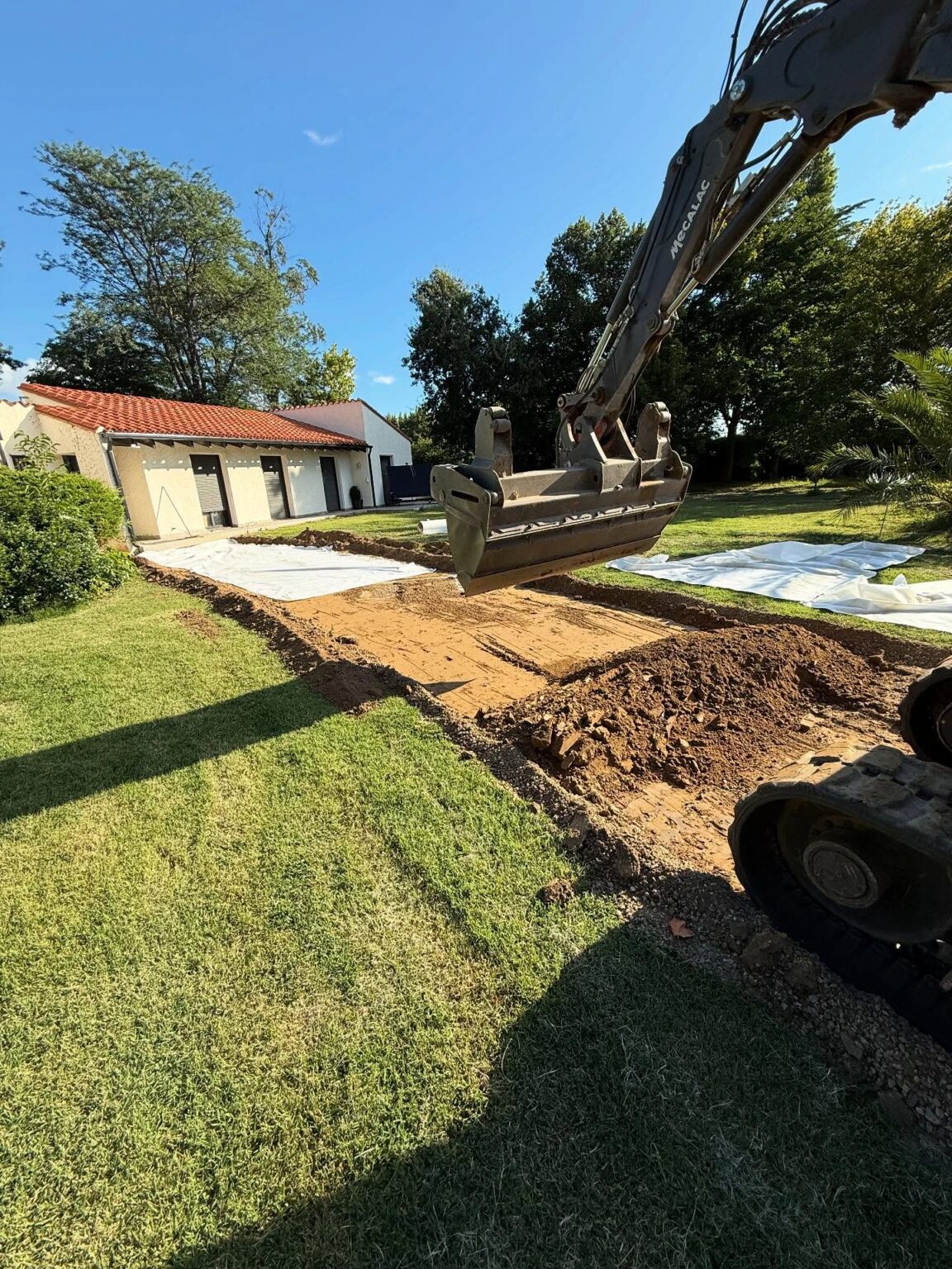 Goudronnage en enrobé pour cette entrée de villas à Elne