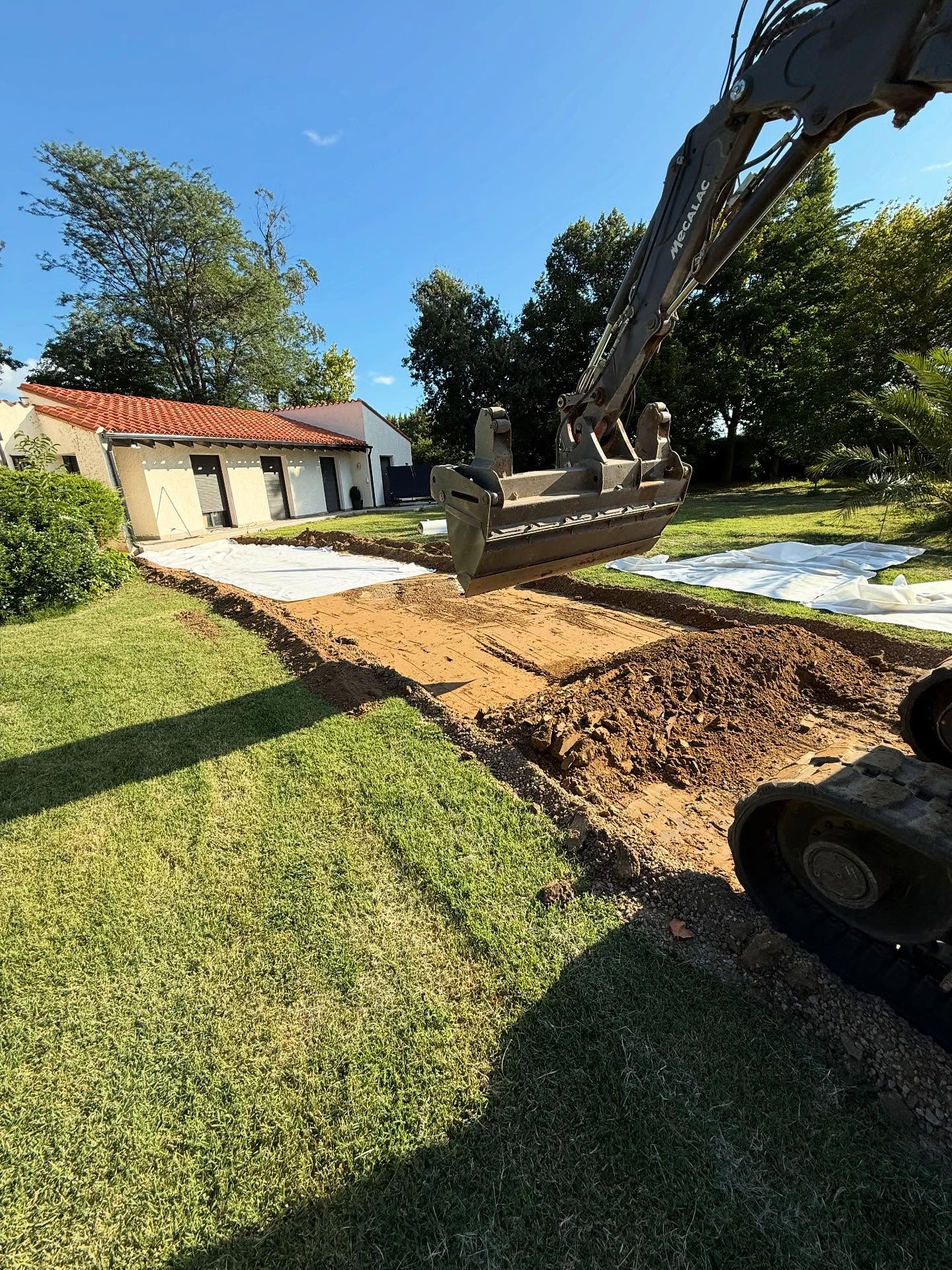 Goudronnage en enrobé pour cette entrée de villas à Elne