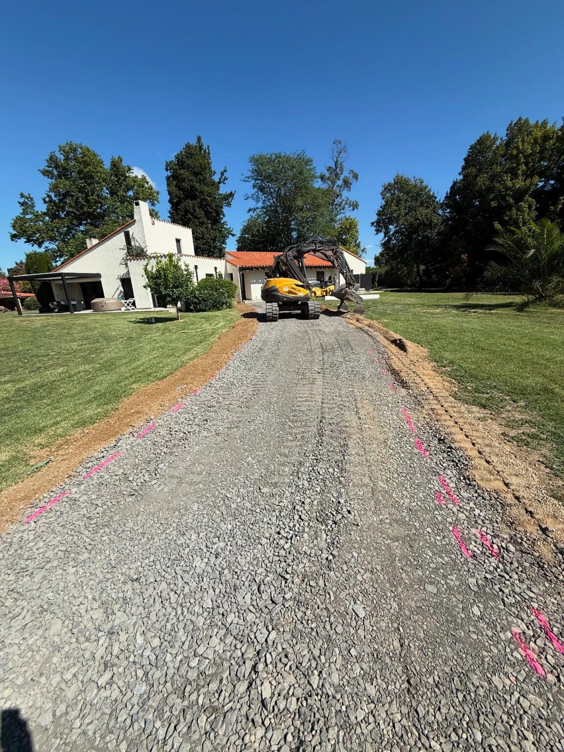 Goudronnage en enrobé pour cette entrée de villas à Elne