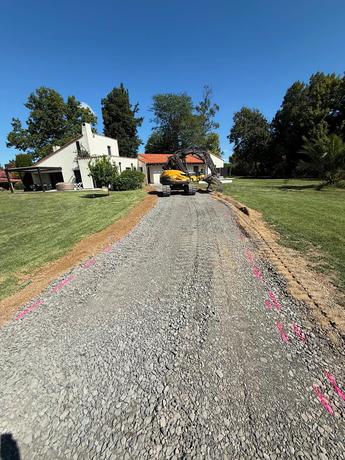 Goudronnage en enrobé pour cette entrée de villas à Elne
