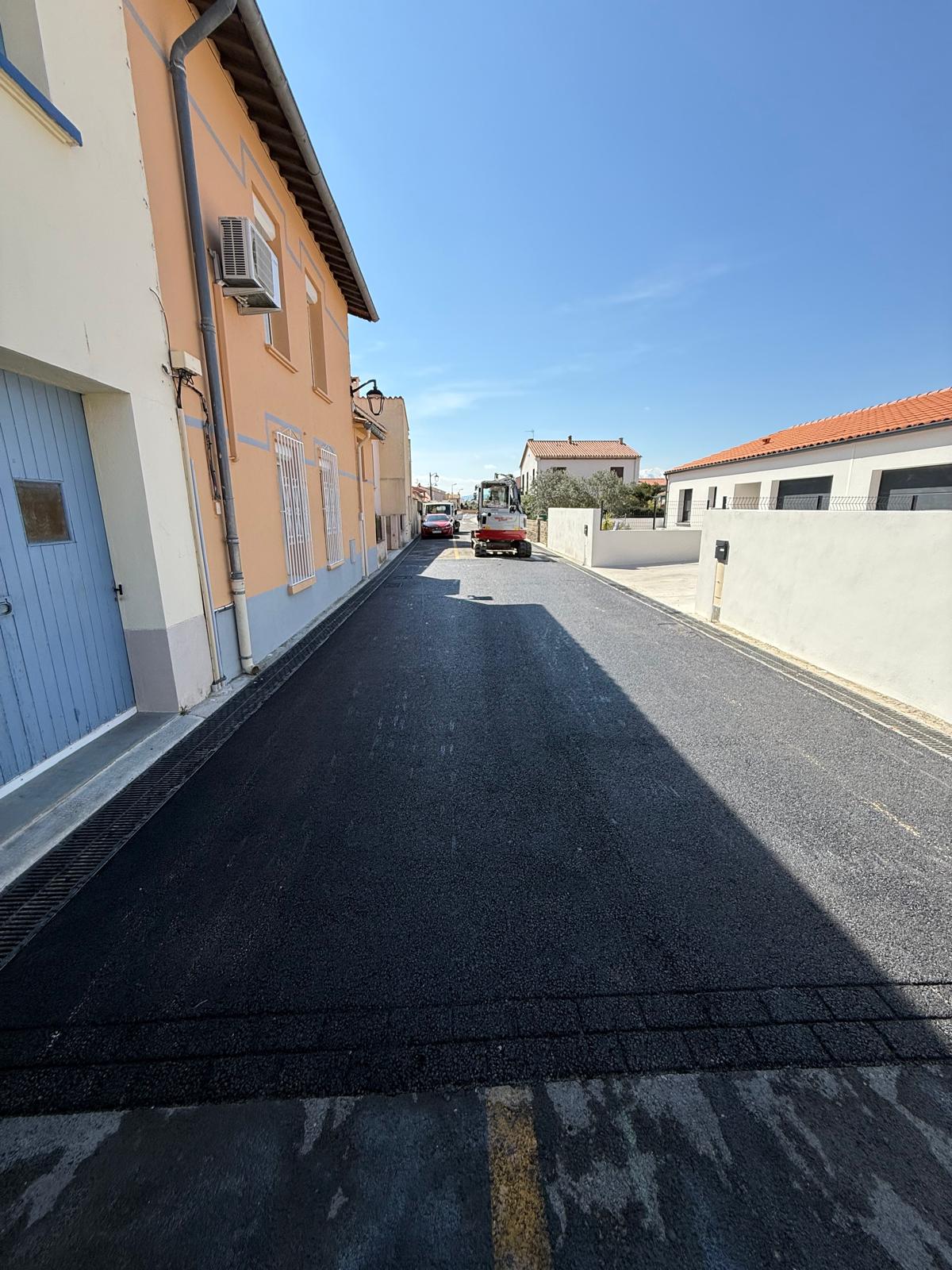 Enrobé dans une rue à Toulouges