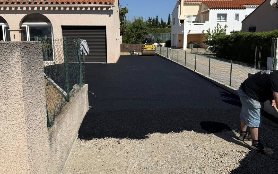 Enrobé à Thuir : goudronnage de cour, allées et aménagements extérieurs